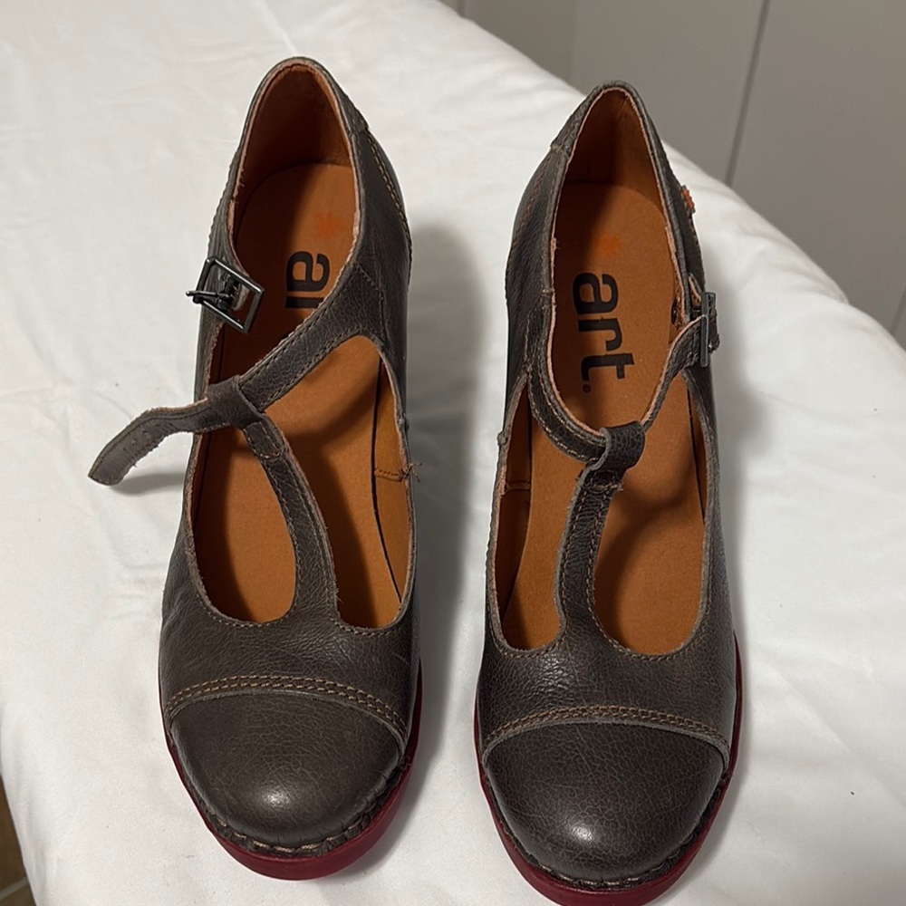 Women's Brown Leather Heeled T-Strap Mary Jane Shoes
